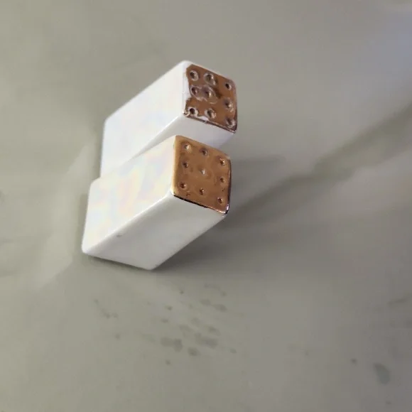 Pair of Antique salt and pepper shakers. - Picture 5 of 8